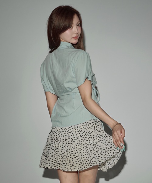 CeLess(セレス)の「Gathered Ribbon Cropped Shirt / ギャザーリボン付きクロップドシャツ(シャツ/ブラウス・レディース・ブルー/ライトブルー・FREE)」の6枚目の写真