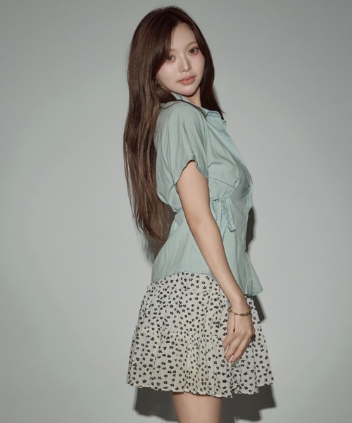CeLess(セレス)の「Gathered Ribbon Cropped Shirt / ギャザーリボン付きクロップドシャツ(シャツ/ブラウス・レディース・ブルー/ライトブルー・FREE)」の5枚目の写真