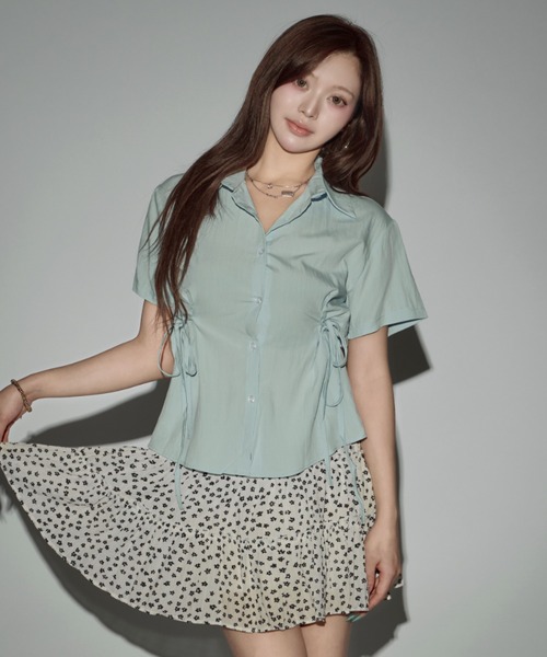 CeLess(セレス)の「Gathered Ribbon Cropped Shirt / ギャザーリボン付きクロップドシャツ(シャツ/ブラウス・レディース・ブルー/ライトブルー・FREE)」の4枚目の写真