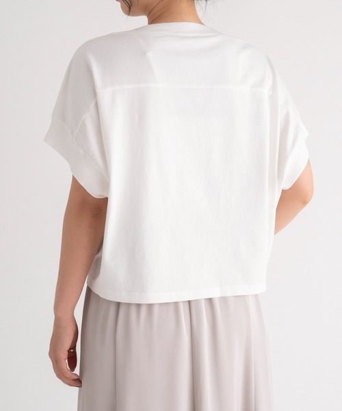 UNIVERVAL MUSE(ユニバーバル ミューズ)の「コット天竺_ショートドルマンロゴTシャツ(Tシャツ/カットソー・レディース・チャコールグレー/オフホワイト・2)」の4枚目の写真