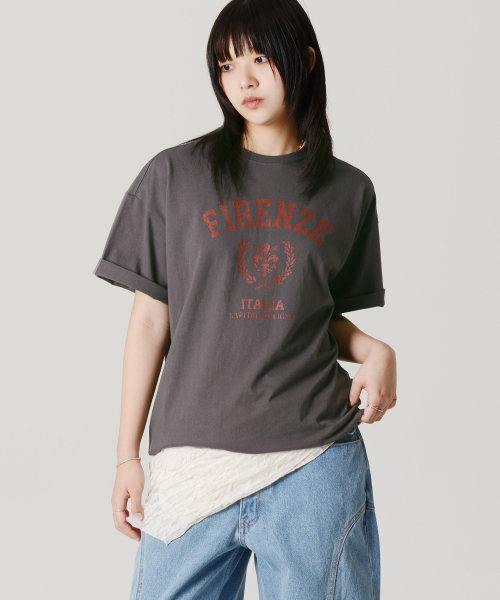 PIECEMAKER(ピースメーカー)の「ヴィンテージフィレンツェリリ半袖Tシャツ(チャコール)(Tシャツ/カットソー・レディース・その他・LARGE/MEDIUM)」の2枚目の写真