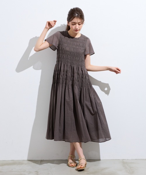 Rose Tiara（ローズティアラ）の「【人気のため追加】シャーリングマキシ丈ワンピース（ワンピース・レディース・レッド/ブラウン/ネイビー・46/42）」の2枚目の写真