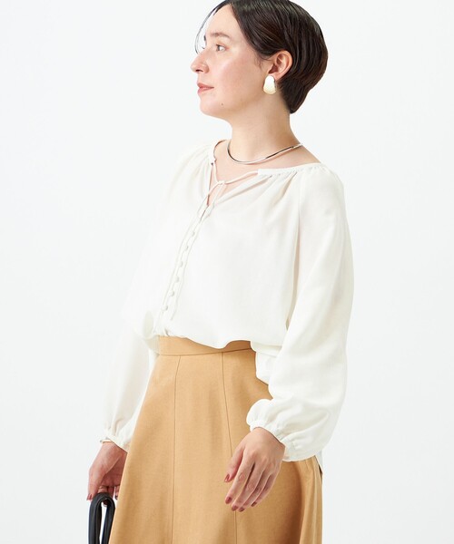 NOLLEY’S(ノーリーズ)の「ウォッシャブルエアリーギャザーネックブラウス(シャツ/ブラウス・レディース・オフホワイト・38)」の10枚目の写真