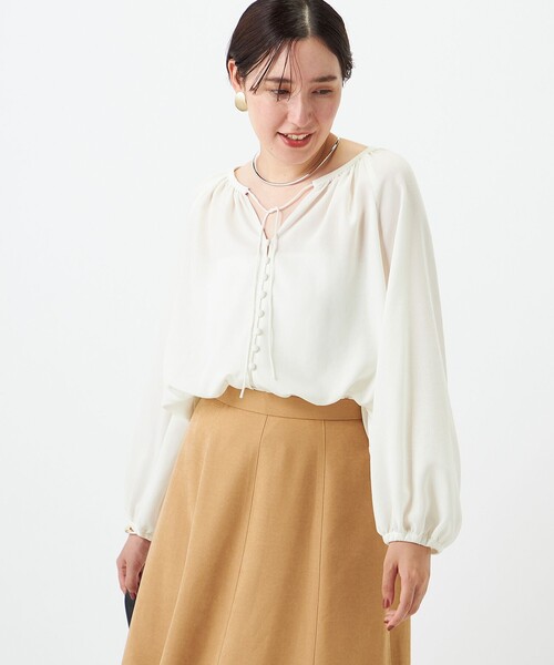NOLLEY’S(ノーリーズ)の「ウォッシャブルエアリーギャザーネックブラウス(シャツ/ブラウス・レディース・オフホワイト・38)」の14枚目の写真