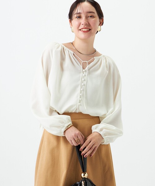 NOLLEY’S(ノーリーズ)の「ウォッシャブルエアリーギャザーネックブラウス(シャツ/ブラウス・レディース・オフホワイト・38)」の15枚目の写真