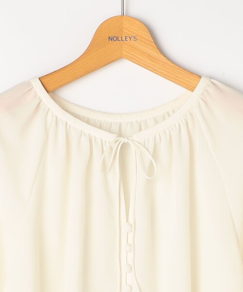 NOLLEY’S(ノーリーズ)の「ウォッシャブルエアリーギャザーネックブラウス(シャツ/ブラウス・レディース・オフホワイト・38)」の17枚目の写真