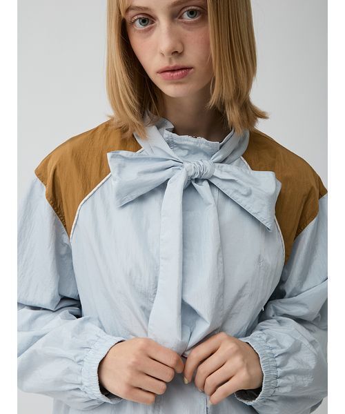 LILY BROWN(リリーブラウン)の「フロントリボンウィンドブレーカー(ブルゾン・レディース・ネイビー/ライトベージュ/ボルドー/ブルー・F)」の4枚目の写真