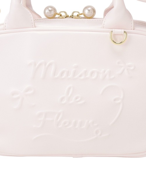 Maison de FLEUR(メゾンドフルール)の「ミニポーチ付きエンボスロゴスクエアボストン(ボストンバッグ・レディース・ブラック/ピンク・FREE)」の4枚目の写真