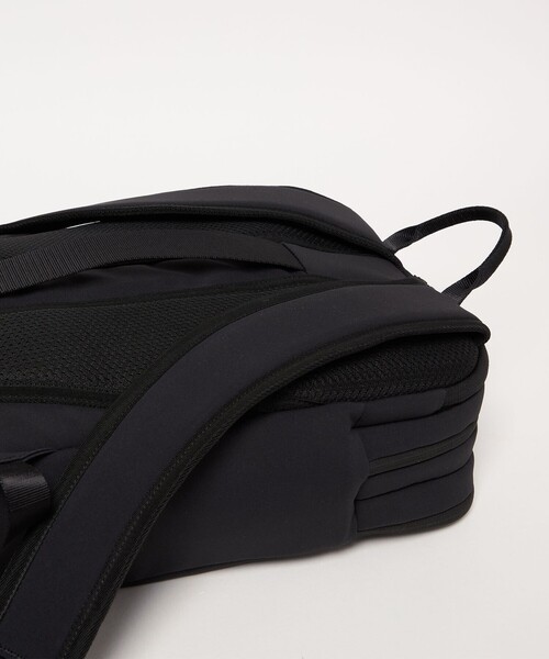 BEAUTY&YOUTH UNITED ARROWS(ビューティーアンドユースユナイテッドアローズ)の「【WEB限定】小松マテーレ コンパクト リュック(バックパック/リュック・メンズ・ブラック・FREE)」の5枚目の写真