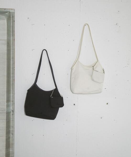 RODE SKO（ロデスコ）の「hun RODESKO　Dual pouch tote（トートバッグ・レディース・ブラック/ホワイト・-）」の16枚目の写真