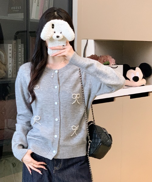 LUCPY(ラクピー)の「リボン刺繍パールボタンニットカーディガン(カーディガン/ボレロ・レディース・レッド/グレー/ネイビー/ホワイト・FREE)」の2枚目の写真