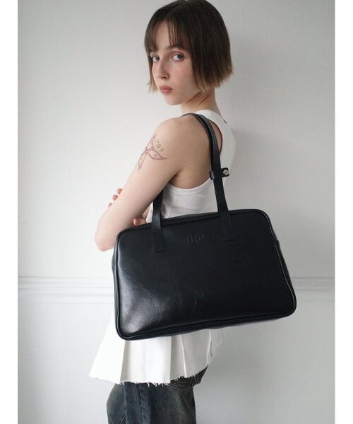 FILLINTHEBLANK(フィルインザブランク)の「Trapezoid Shoulder Bag (black)(ショルダーバッグ・レディース・その他・FREE)」の2枚目の写真