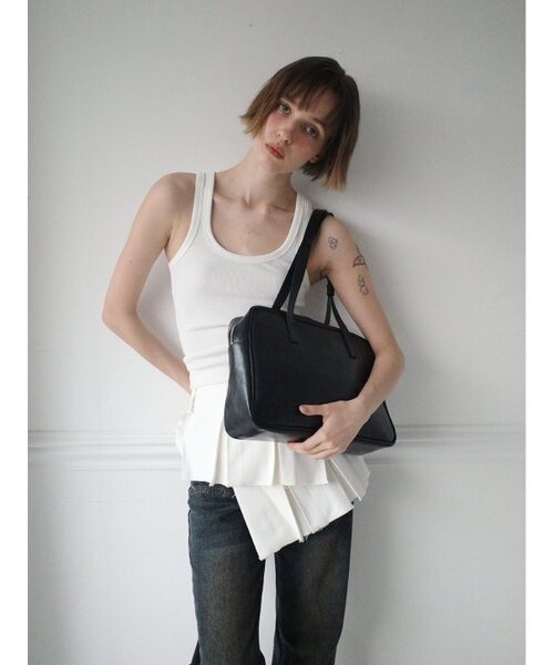 FILLINTHEBLANK(フィルインザブランク)の「Trapezoid Shoulder Bag (black)(ショルダーバッグ・レディース・その他・FREE)」の3枚目の写真