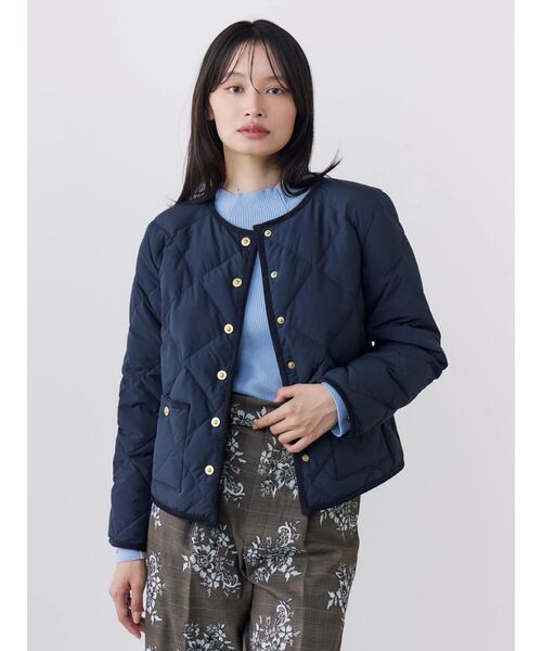 TONAL（トーナル）の「【TAIONコラボ】パイピングショートダウンコート（ダウンジャケット/コート・レディース・ネイビー/アイボリー/ブラウン・MEDIUM/SMALL）」の12枚目の写真