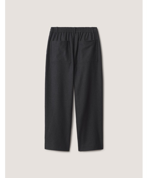 Maison Kitsune(メゾンキツネ)の「CROPPED PLEATED PANTS(スラックス・メンズ・ブラック・40/38/36/42)」の2枚目の写真