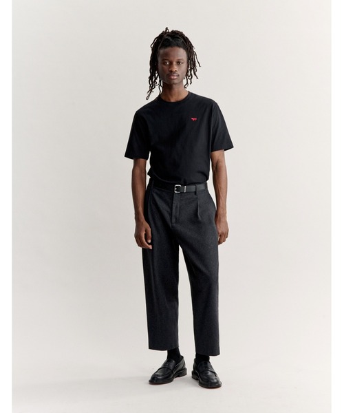 Maison Kitsune(メゾンキツネ)の「CROPPED PLEATED PANTS(スラックス・メンズ・ブラック・40/38/36/42)」の3枚目の写真