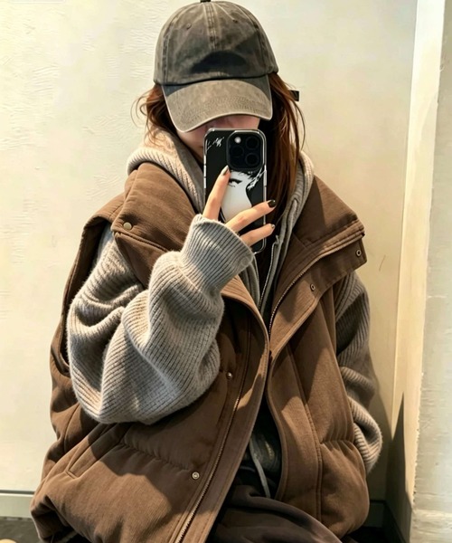 LUCPY(ラクピー)の「ボリューム中綿ベスト(ベスト・レディース・ホワイト/ブラック/ブラウン/グレー・SMALL/MEDIUM/LARGE/X-LARGE)」の4枚目の写真