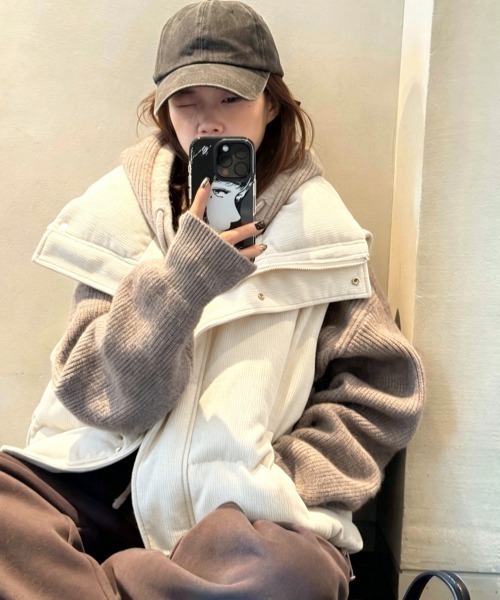 LUCPY(ラクピー)の「ボリューム中綿ベスト(ベスト・レディース・ホワイト/ブラック/ブラウン/グレー・SMALL/MEDIUM/LARGE/X-LARGE)」の1枚目の写真