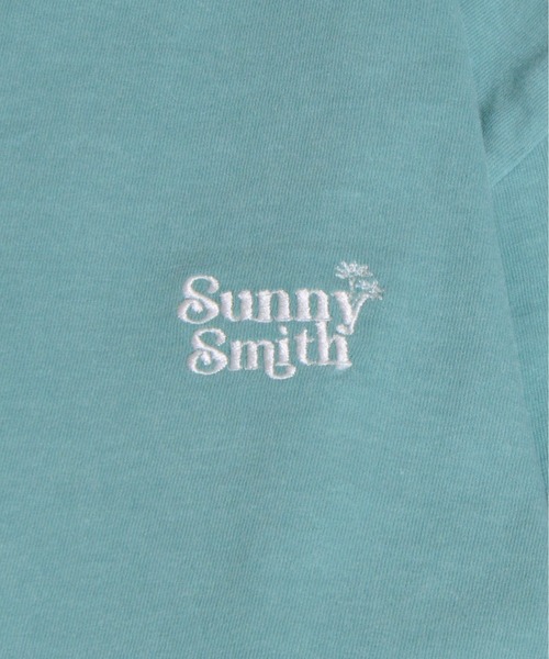 Sunny Smith(サニースミス)の「【SUNNY SMITH】SunnySmith フロントロゴ刺繍ピグメントロンT(Tシャツ/カットソー・メンズ・スミクロ/ホワイト/グリーン・LARGE/MEDIUM)」の5枚目の写真