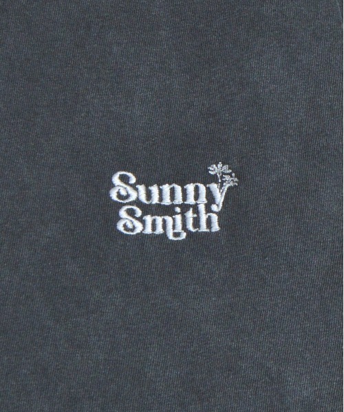 Sunny Smith(サニースミス)の「【SUNNY SMITH】SunnySmith フロントロゴ刺繍ピグメントロンT(Tシャツ/カットソー・メンズ・スミクロ/ホワイト/グリーン・LARGE/MEDIUM)」の9枚目の写真