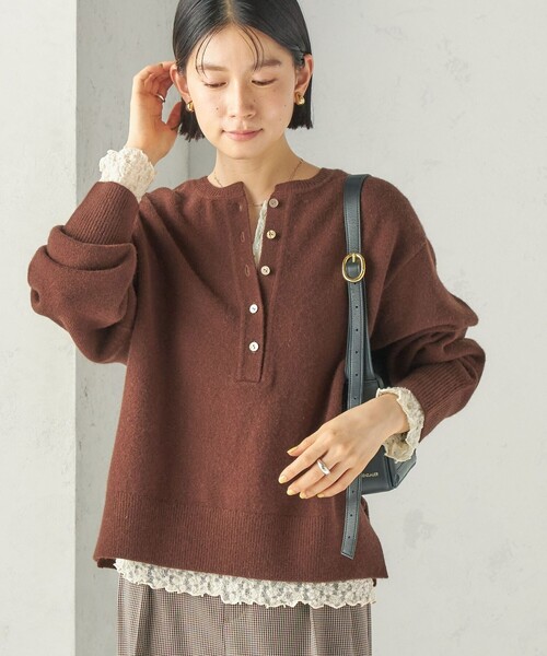 SHIPS(シップス)の「〈手洗い可能〉ウール カシミヤ 2WAY ヘンリーネック プルオーバー(ニット/セーター・レディース・ライトブルー/ネイビー/ブラウン/オフホワイト/グレー/クリーム・ONE SIZE)」の4枚目の写真