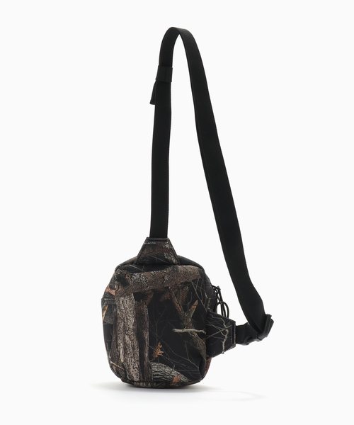 Carhartt WIP（カーハートダブリューアイピー）の「CARHARTT WIP / カーハート ダブリューアイピー Kickflip Shoulder Bag（ショルダーバッグ・メンズ・ブラック・FREE）」の3枚目の写真