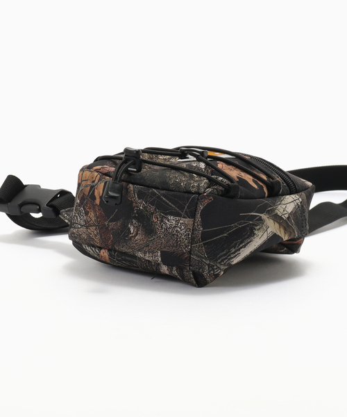 Carhartt WIP（カーハートダブリューアイピー）の「CARHARTT WIP / カーハート ダブリューアイピー Kickflip Shoulder Bag（ショルダーバッグ・メンズ・ブラック・FREE）」の4枚目の写真