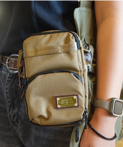 AS2OV(アッソブ)の「【AS2OV/アッソブ】 CORDURADOBBY 305D WALLET SHOULDER / ウォレット ショルダーバッグ(ショルダーバッグ・メンズ・カーキ/ブラック・FREE)」の2枚目の写真