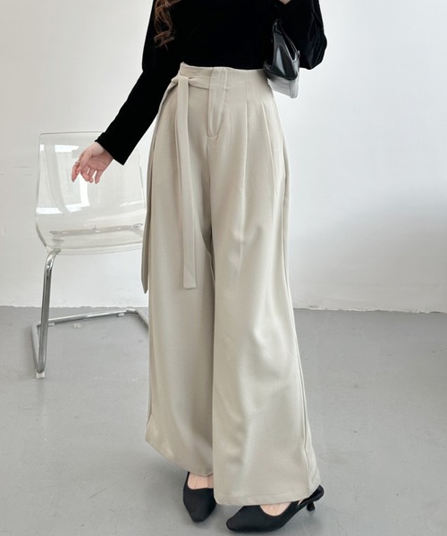 Ada.（エイダ）の「ウエスト リボン タック パンツ（その他パンツ・レディース・ベージュ/ブラック/グレー・LARGE/MEDIUM）」の4枚目の写真