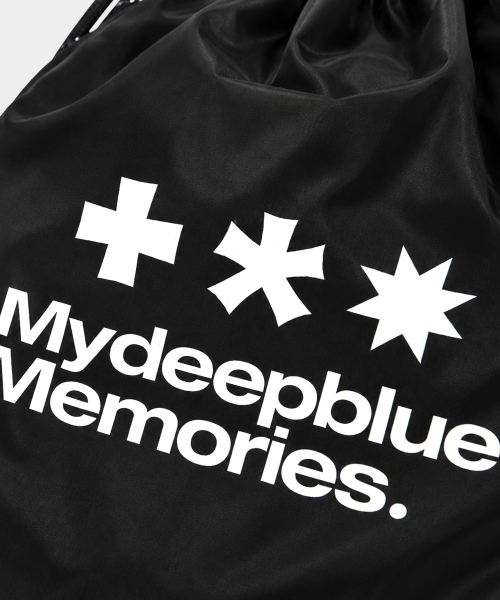 mydeepbluememories(マイディープブルーメモリーズ)の「MM ロゴ ジムサック(ブラック)(バックパック/リュック・レディース・ブラック・FREE)」の3枚目の写真
