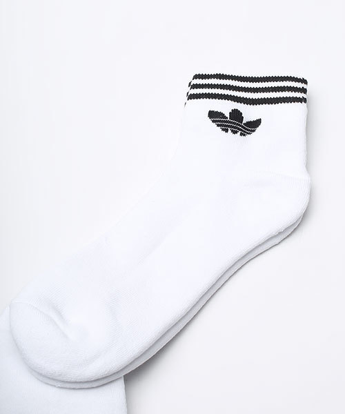 adidas Originals（アディダスオリジナルス）の「adidas/TREFOIL ANKLE STRIPED（ソックス/靴下・メンズ・ホワイト・27-29）」の2枚目の写真