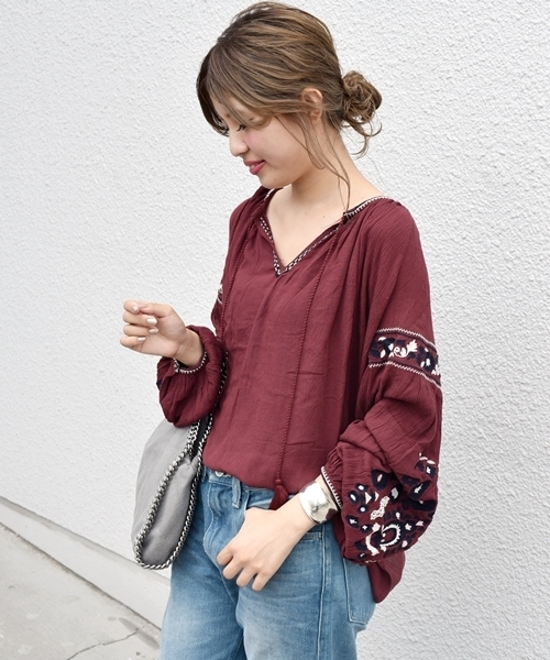 Khaju（カージュ）の「Khaju:エンブロイダリーボリュームスリーブ