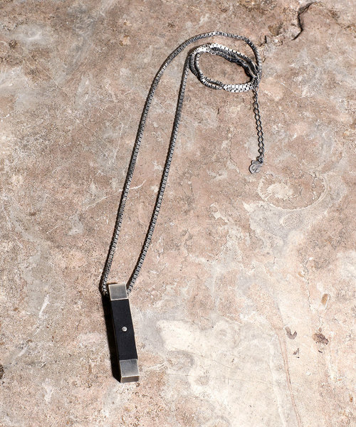 Magine(マージン)の「GILD Roughness leather combination necklace(ネックレス)」|シルバー