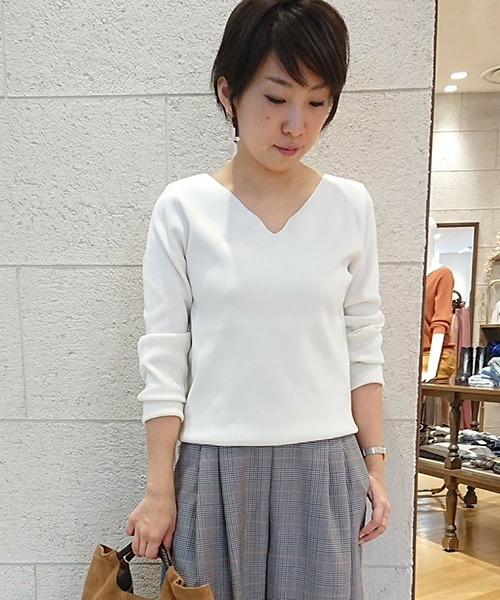 RIVE DROITE（リヴドロワ）の「ハートネックプルオーバー（ニット/セーター・レディース・オフホワイト/ベージュ/ピンク/ブラック・FREE）」の2枚目の写真