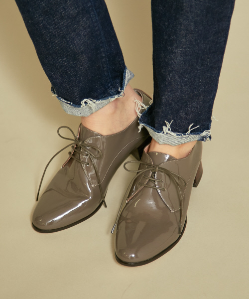 Au BANNISTER（オゥバニスター）の「レースアップシューズ（ドレスシューズ・レディース・ブラック/ワイン/グレイッシュベージュ・35/36/37/38/39）」の3枚目の写真