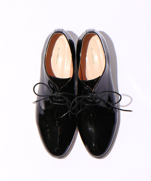Au BANNISTER（オゥバニスター）の「レースアップシューズ（ドレスシューズ・レディース・ブラック/ワイン/グレイッシュベージュ・35/36/37/38/39）」の2枚目の写真