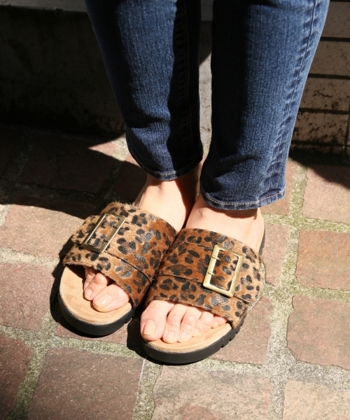 LEPSIM（レプシィム）の「バックルフラットサンダル　788535（サンダル・レディース・レオパード/ベージュ/ブラック・MEDIUM/SMALL/LARGE）」の3枚目の写真