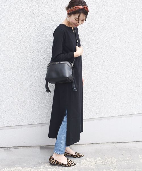 SHIPS（シップス）の「キーネックスリットワンピース◇（ワンピース・レディース・ブラック/ライトブルー/キャメル・ONE SIZE）」の2枚目の写真