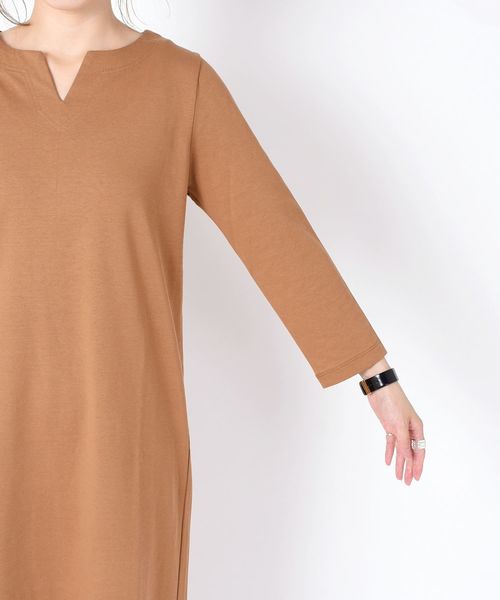 SHIPS（シップス）の「キーネックスリットワンピース◇（ワンピース・レディース・ブラック/ライトブルー/キャメル・ONE SIZE）」の5枚目の写真