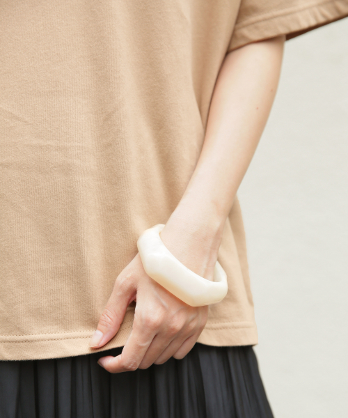 LOWRYS FARM（ローリーズファーム）の「ヘンケイバングル　831862（バングル/リストバンド・レディース・アイボリー/クリア/ブラウン・FREE）」の2枚目の写真