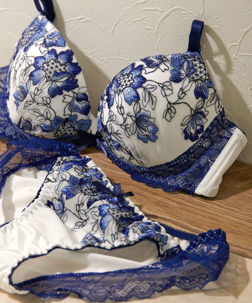 classicalelf（クラシカルエルフ）の「ワイヤーあり エレガントなフラワー刺繍ブラ＆ショーツセット(3/4カップ)（ブラ&ショーツ・レディース・ピンク/ホワイト・F75/E80/C75/B80/F85/E75/E70/B75/B70/D70/C70/D80/A75/F80/D75/C80/A70/G85/G90）」の5枚目の写真