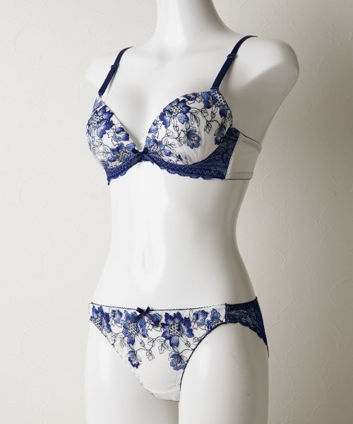 classicalelf（クラシカルエルフ）の「ワイヤーあり エレガントなフラワー刺繍ブラ＆ショーツセット(3/4カップ)（ブラ&ショーツ・レディース・ピンク/ホワイト・F75/E80/C75/B80/F85/E75/E70/B75/B70/D70/C70/D80/A75/F80/D75/C80/A70/G85/G90）」の14枚目の写真