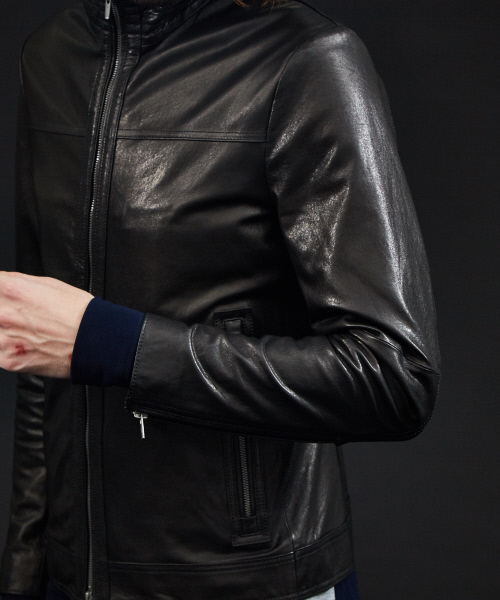 5351 POUR LES HOMMES(ゴーサンゴーイチプールオム)の「ヴィンテージラムレザーショートブルゾン(ブルゾン・メンズ・ライトグレー/ボルドー/ブラック・44/46/48/50)」の21枚目の写真