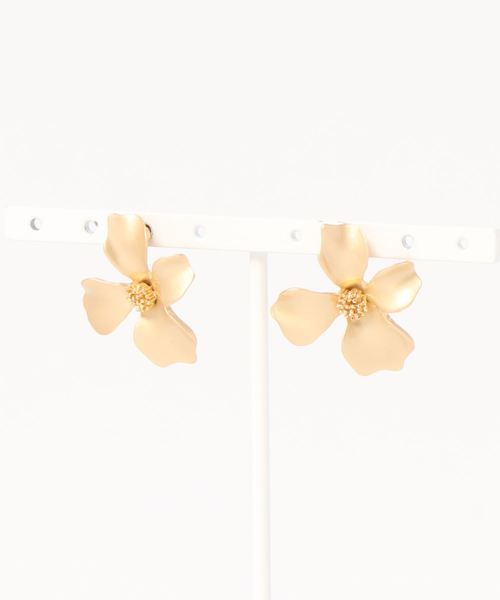 natural couture（ナチュラルクチュール）の「お花モチーフピアス（ピアス（両耳用）・レディース・シルバー/ゴールド・FREE）」の2枚目の写真