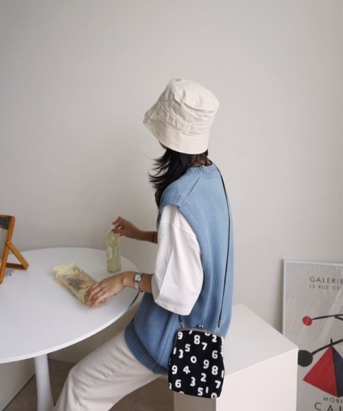 by muni:r（バイ ムニール）の「シーズン　ユニセックス ベスト オーバーシルエット　二ット（ベスト・レディース・ブラック/ベージュ/ブルー/グリーン・FREE）」の21枚目の写真