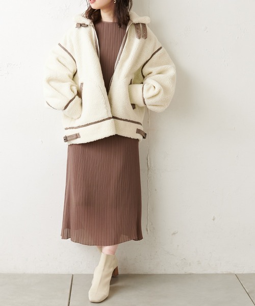 natural couture(ナチュラルクチュール)の「ボアオーバーサイズフライトジャケット(その他アウター・レディース・ブラック/ベージュ/ブラウン/アイボリー・FREE)」の9枚目の写真