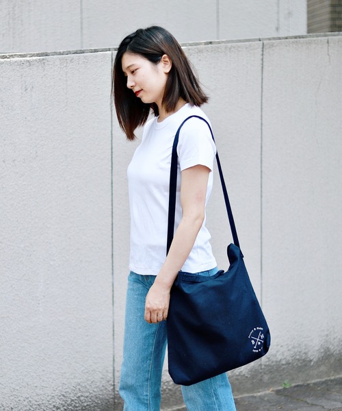 Beauty&Habit（ビューティアンドハビット）の「【Beauty＆Habit】キャンバスワンポイントロゴショルダーバッグ（ショルダーバッグ・メンズ・ブラック/ネイビー/グレー・FREE）」の13枚目の写真