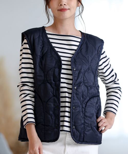 ALTROSE（アルトローズ）の「キルトベスト　[WEEKEND]（ダウンベスト・レディース・ネイビー/カーキ/ブラック/キャメル/ライトベージュ/ダークグレー・FREE）」の14枚目の写真