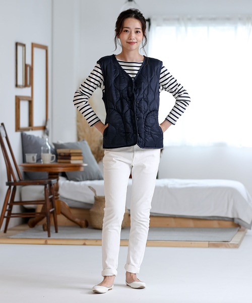 ALTROSE（アルトローズ）の「キルトベスト　[WEEKEND]（ダウンベスト・レディース・ネイビー/カーキ/ブラック/キャメル/ライトベージュ/ダークグレー・FREE）」の15枚目の写真