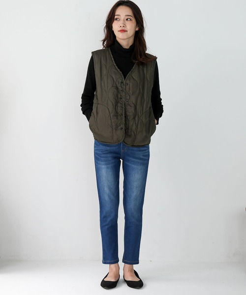 ALTROSE（アルトローズ）の「キルトベスト　[WEEKEND]（ダウンベスト・レディース・ネイビー/カーキ/ブラック/キャメル/ライトベージュ/ダークグレー・FREE）」の17枚目の写真